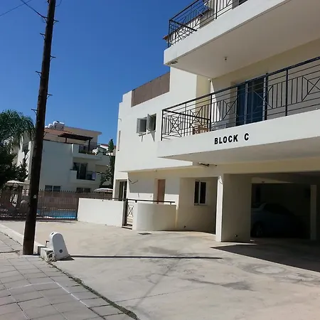 Orange Grove Apartment *